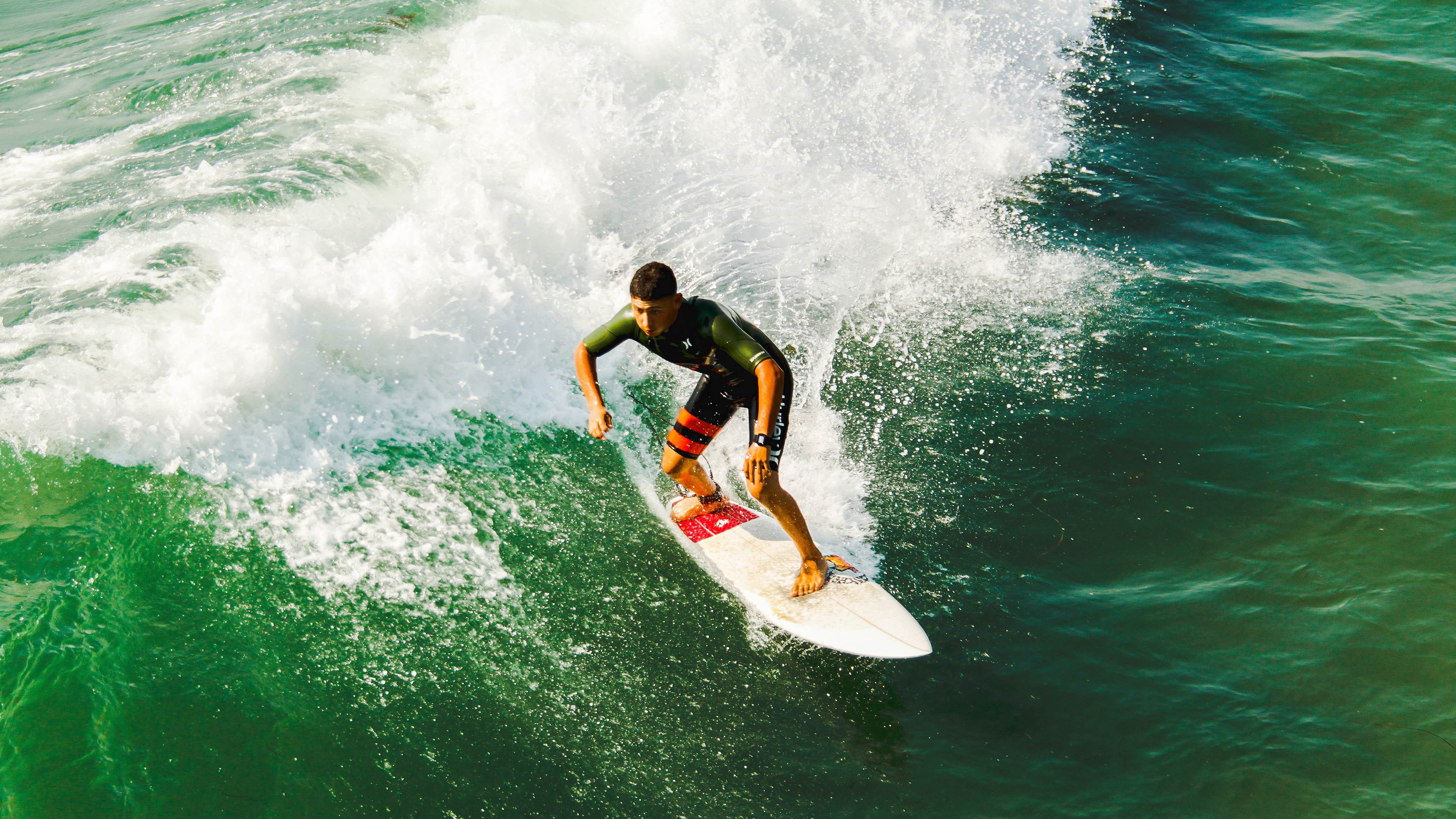 福登一锤定音！利物浦决胜局力克阿尔及利亚，青春风暴席卷绿茵场